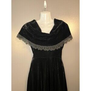VINTAGE Black Velvet Lace Trim Dress Womens Small Side Zip Shawl Collar 50s